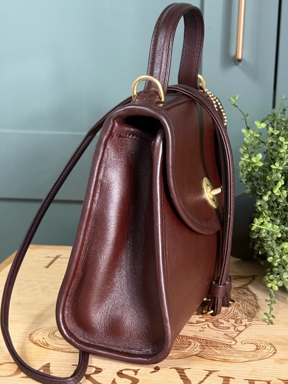 Vintage COACH Regina 9983 in Mahogany  Brown Gloved Tanned Leather Crossbody A++ - Picture 6 of 14